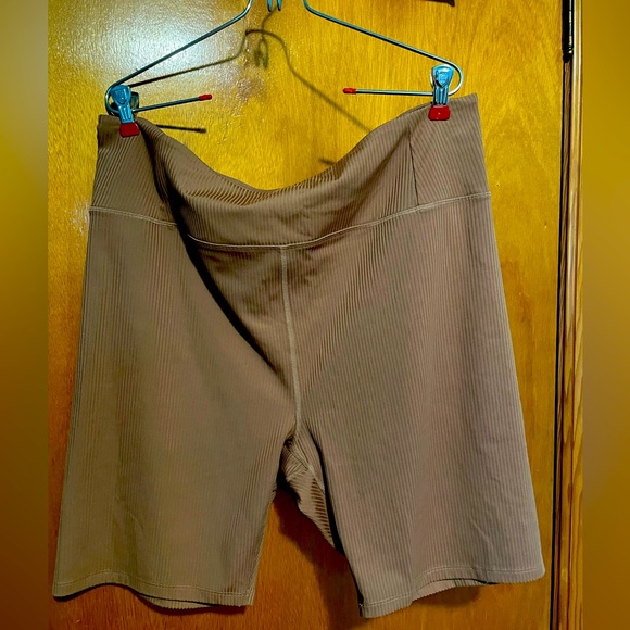 Girlfriend Collective ribbed run shorts - Picture 1 of 5